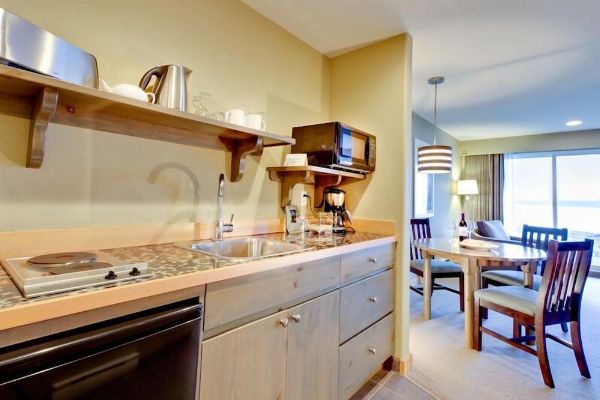 Hotel KINGFISHER OCEANSIDE RESORT AND SPA (Courtenay)